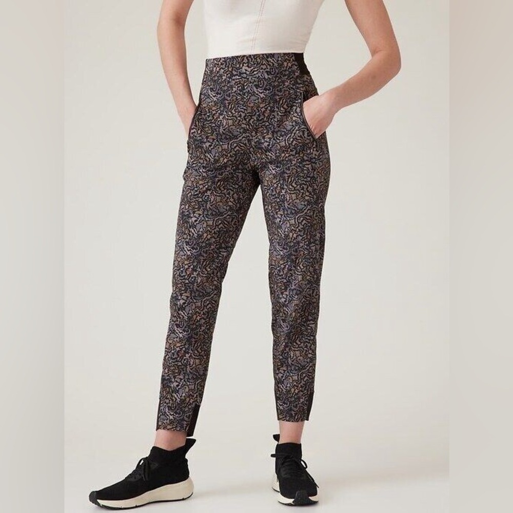 Athleta Trekkie North Kinetic Abstract Jogger Pant Women Size 10 Travel Athlete